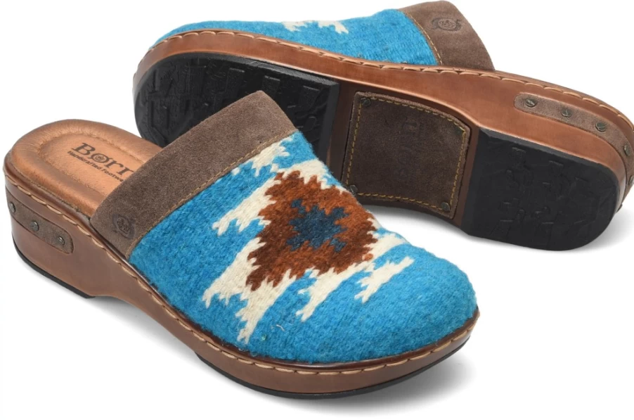 Born Shoes Women's Cozy Bandy Blanket - Soft & Warm Throw for Comfort